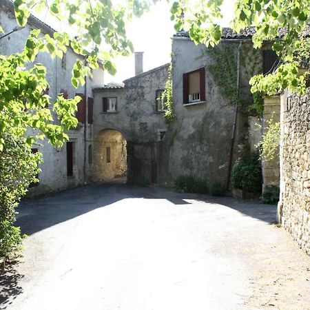 Proche Uzes Le Cocon Du Peintre Anglais Sagriès Exteriör bild