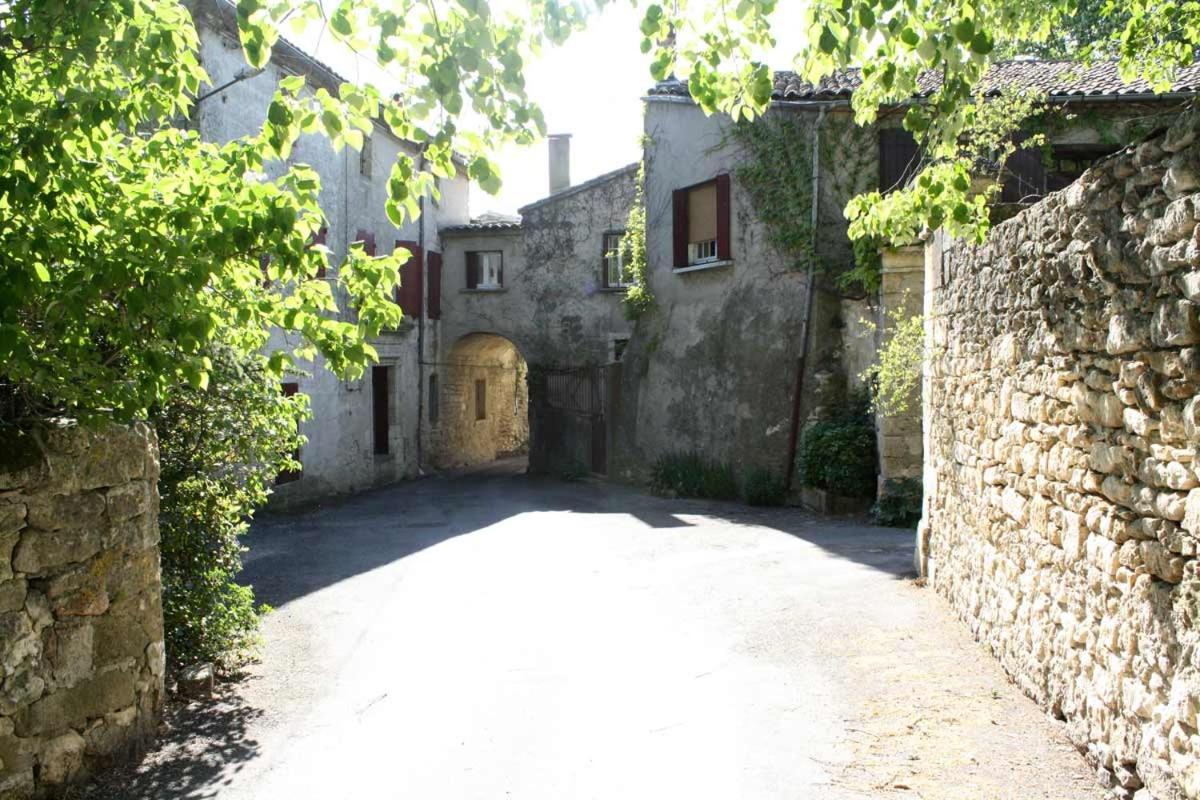 Proche Uzes Le Cocon Du Peintre Anglais Sagriès Exteriör bild